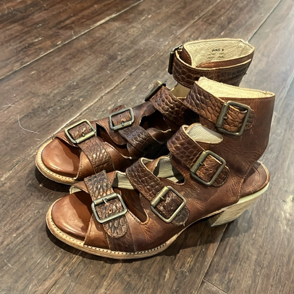LIKE NEW FreeBird Quail sandals. Size 8.